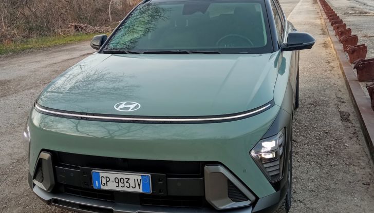 Hyundai Kona Hybrid 2024 prova su strada, motori e prestazioni - Foto 8 di 23