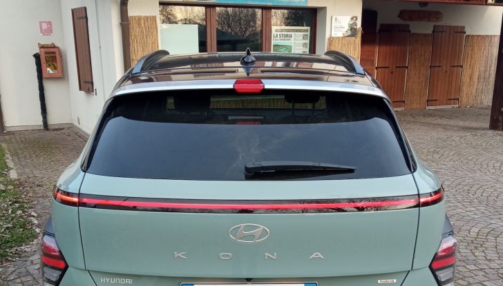 Hyundai Kona Hybrid 2024 prova su strada, motori e prestazioni - Foto 10 di 23