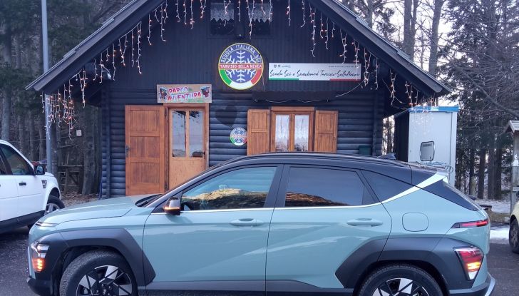 Hyundai Kona Hybrid 2024 prova su strada, motori e prestazioni - Foto 1 di 23