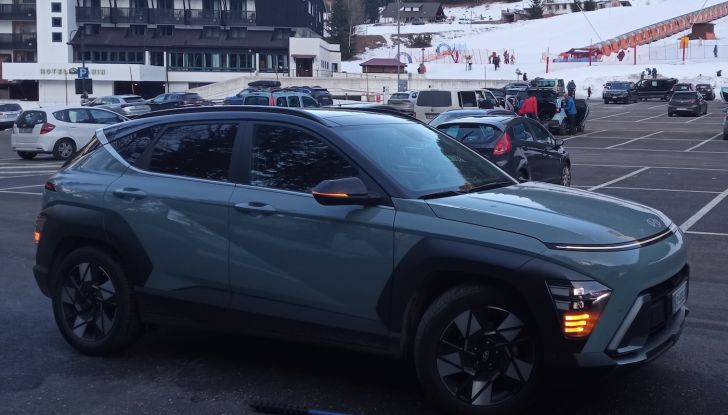 Hyundai Kona Hybrid 2024 prova su strada, motori e prestazioni - Foto 16 di 23