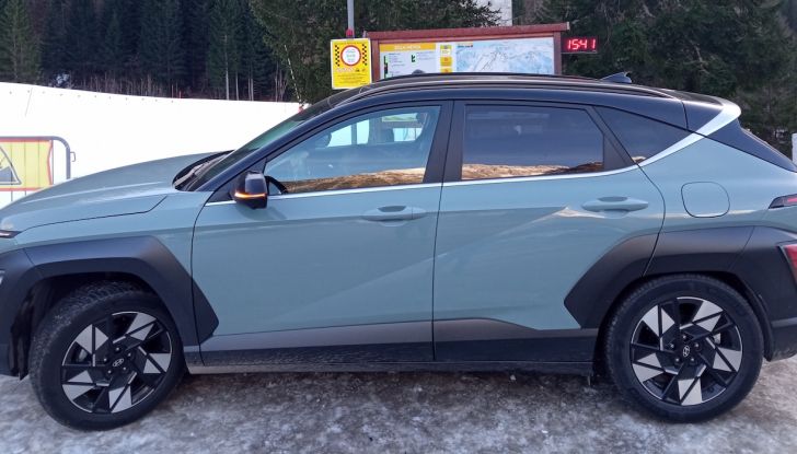 Hyundai Kona Hybrid 2024 prova su strada, motori e prestazioni - Foto 18 di 23