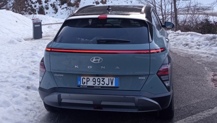 Hyundai Kona Hybrid 2024 prova su strada, motori e prestazioni - Foto 22 di 23