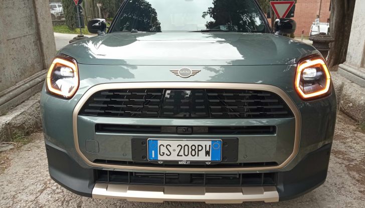 Nuova MINI Countryman C 2024 prova su strada, motori e dotazioni - Foto 10 di 15