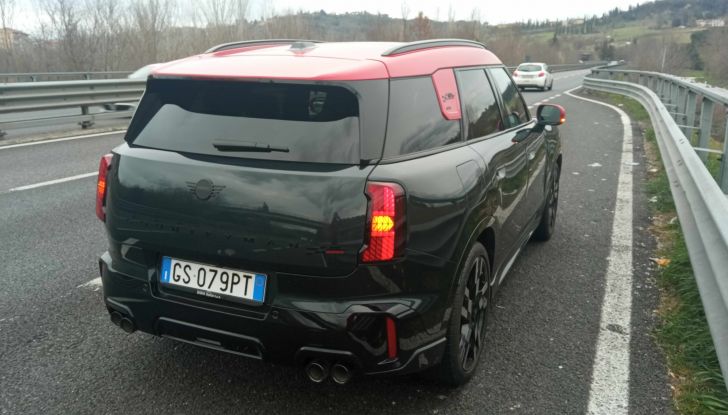 Nuova MINI Countryman C 2024 prova su strada, motori e dotazioni - Foto 15 di 15