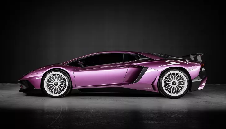 Lamborghini Aventador LP750-4 SV trovata abbandonata nella giungla - Foto 6 di 7