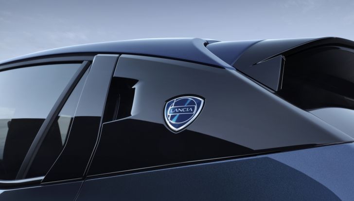 Lancia Ypsilon 2025: caratteristiche, design, abitacolo, dotazioni e autonomia - Foto 27 di 74