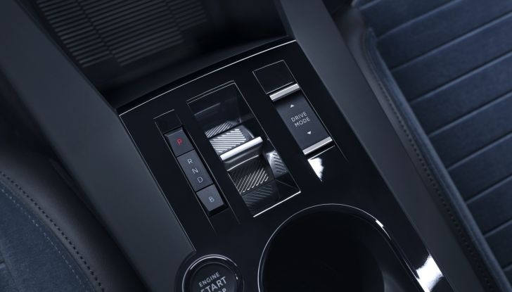 Lancia Ypsilon 2025: caratteristiche, design, abitacolo, dotazioni e autonomia - Foto 48 di 74