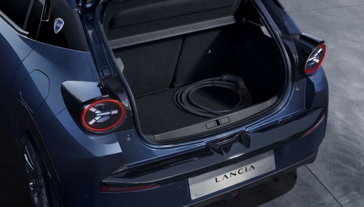 Lancia Ypsilon 2025: caratteristiche, design, abitacolo, dotazioni e autonomia - Foto 58 di 74