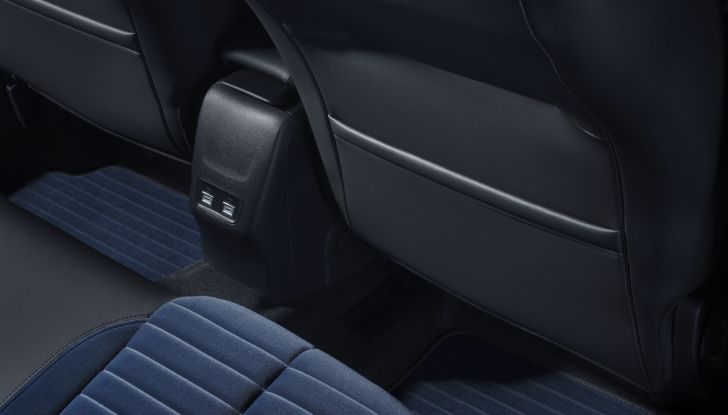 Lancia Ypsilon 2025: caratteristiche, design, abitacolo, dotazioni e autonomia - Foto 59 di 74