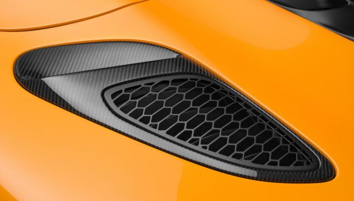 McLaren Artura Spider: caratteristiche, design, abitacolo, motore, prestazioni e prezzo - Foto 12 di 35