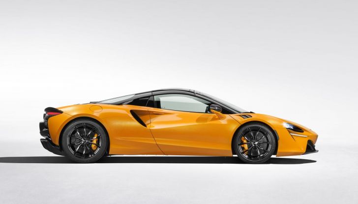 McLaren Artura Spider: caratteristiche, design, abitacolo, motore, prestazioni e prezzo - Foto 17 di 35
