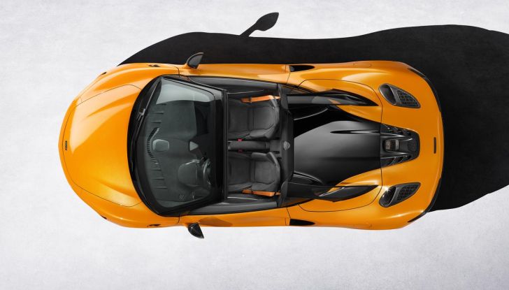 McLaren Artura Spider: caratteristiche, design, abitacolo, motore, prestazioni e prezzo - Foto 3 di 35