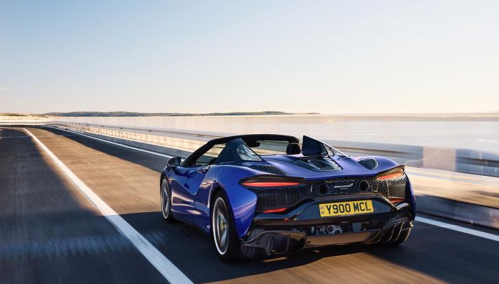 McLaren Artura Spider: caratteristiche, design, abitacolo, motore, prestazioni e prezzo - Foto 27 di 35