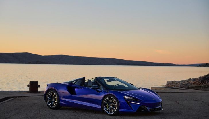 McLaren Artura Spider: caratteristiche, design, abitacolo, motore, prestazioni e prezzo - Foto 6 di 35