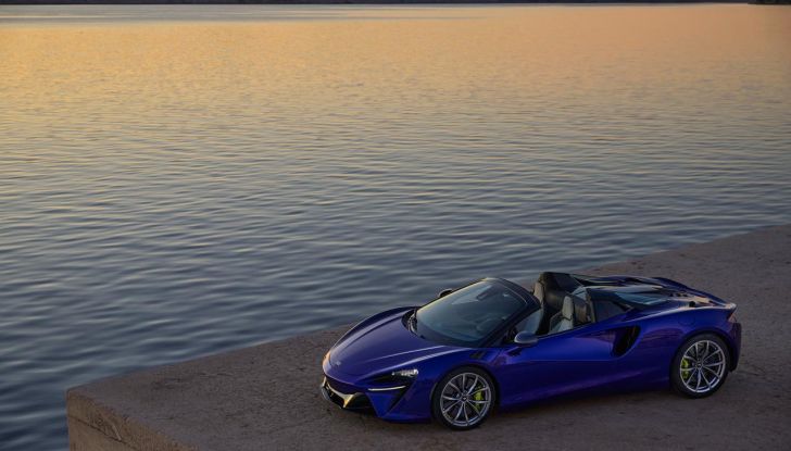 McLaren Artura Spider: caratteristiche, design, abitacolo, motore, prestazioni e prezzo - Foto 9 di 35