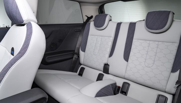 Mini Cooper 2024: caratteristiche, design, motori, versioni, abitacolo e prezzi della versione a benzina - Foto 32 di 34