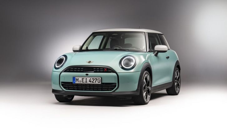 Mini Cooper 2024: caratteristiche, design, motori, versioni, abitacolo e prezzi della versione a benzina - Foto 2 di 34