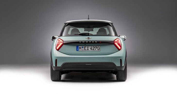 Mini Cooper 2024: caratteristiche, design, motori, versioni, abitacolo e prezzi della versione a benzina - Foto 7 di 34