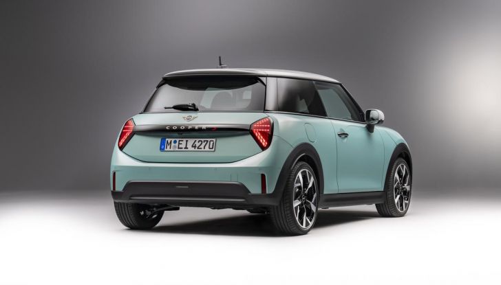 Mini Cooper 2024: caratteristiche, design, motori, versioni, abitacolo e prezzi della versione a benzina - Foto 6 di 34