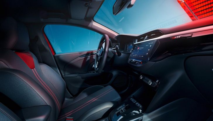 Opel Corsa Electric Yes: caratteristiche, design, abitacolo, motore, autonomia e prezzo - Foto 3 di 5