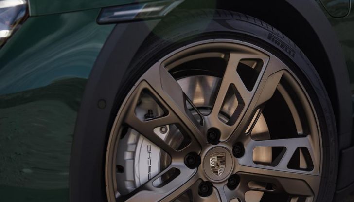 Porsche Taycan 2025: caratteristiche, design, interni, motori, autonomia e versioni - Foto 11 di 82