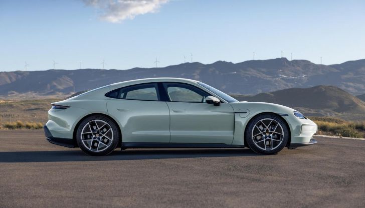 Porsche Taycan 2025: caratteristiche, design, interni, motori, autonomia e versioni - Foto 28 di 82