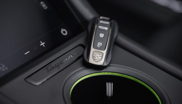 Porsche Taycan 2025: caratteristiche, design, interni, motori, autonomia e versioni - Foto 40 di 82