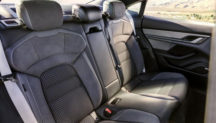 Porsche Taycan 2025: caratteristiche, design, interni, motori, autonomia e versioni - Foto 57 di 82