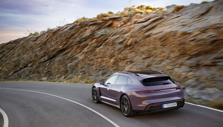 Porsche Taycan 2025: caratteristiche, design, interni, motori, autonomia e versioni - Foto 64 di 82