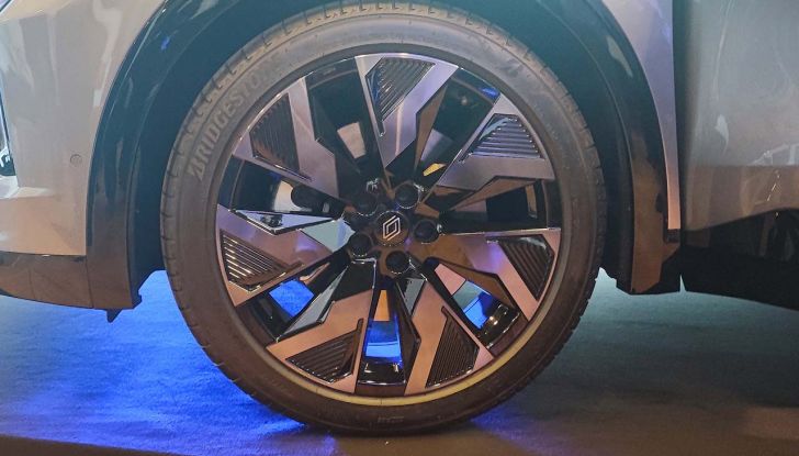 Renault Rafale 2024: caratteristiche, tecnologie e motorizzazioni del nuovo SUV coupé - Foto 4 di 22