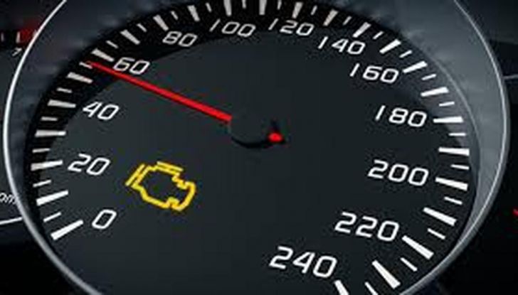 Spia avaria motore accesa: quando appare e cosa fare - Foto 3 di 12