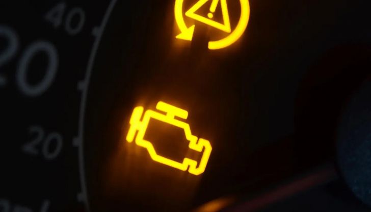 Spia avaria motore accesa: quando appare e cosa fare - Foto 8 di 12