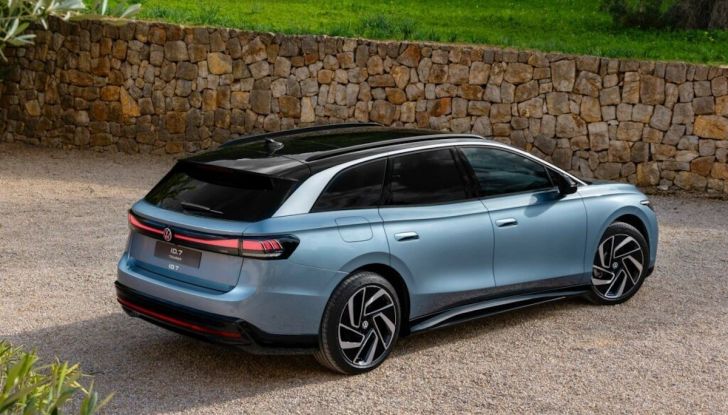 Volkswagen ID.7 Tourer: la familiare elettrica con performance e tecnologia avanzate - Foto 6 di 15