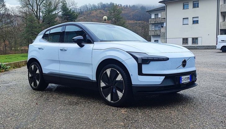 Volvo EX30 2024: prova su strada, autonomia e prezzi del nuovo SUV elettrico - Foto 3 di 16