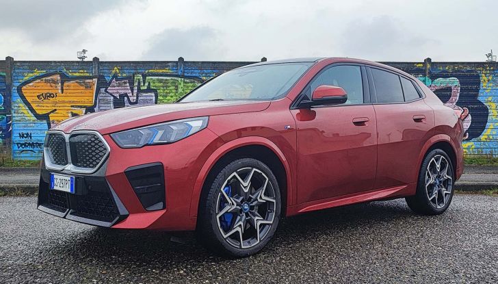 BMW X2 2024: prova su strada, prezzi e versioni del nuovo SUV coupé, anche elettrico - Foto 1 di 33