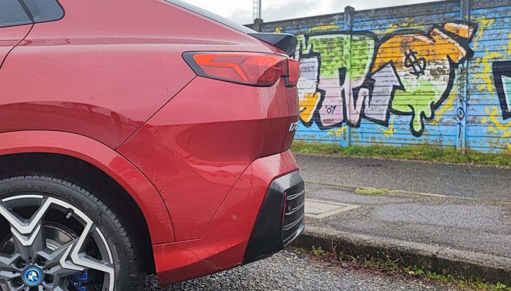 BMW X2 2024: prova su strada, prezzi e versioni del nuovo SUV coupé, anche elettrico - Foto 10 di 33