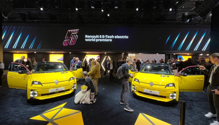 Renault 5 E-Tech Electric: caratteristiche, design, abitacolo, motori e autonomia - Foto 1 di 74