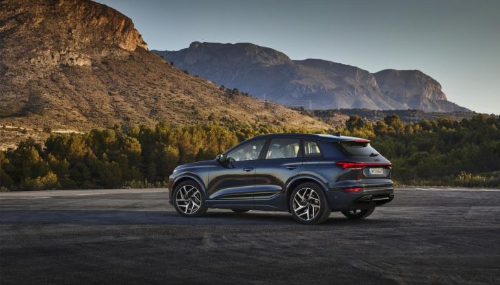 Audi Q6 e-tron: caratteristiche, design, abitacolo, autonomia, versioni e prezzi - Foto 34 di 134