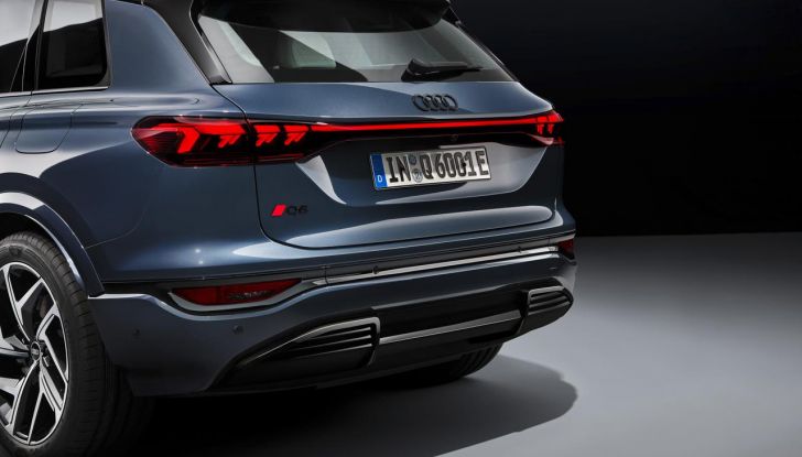 Audi Q6 e-tron: caratteristiche, design, abitacolo, autonomia, versioni e prezzi - Foto 2 di 134