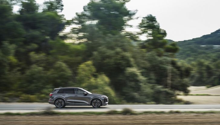 Audi Q6 e-tron: caratteristiche, design, abitacolo, autonomia, versioni e prezzi - Foto 109 di 134
