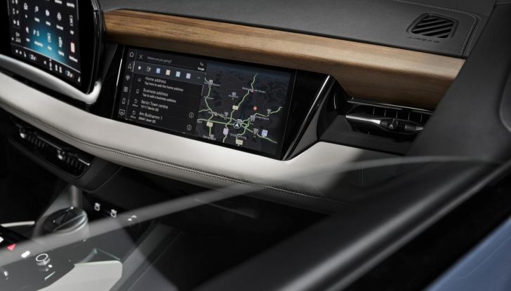 Audi Q6 e-tron: caratteristiche, design, abitacolo, autonomia, versioni e prezzi - Foto 118 di 134