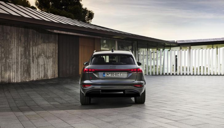 Audi Q6 e-tron: caratteristiche, design, abitacolo, autonomia, versioni e prezzi - Foto 78 di 134