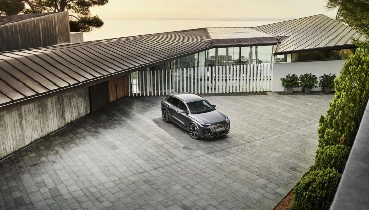 Audi Q6 e-tron: caratteristiche, design, abitacolo, autonomia, versioni e prezzi - Foto 80 di 134