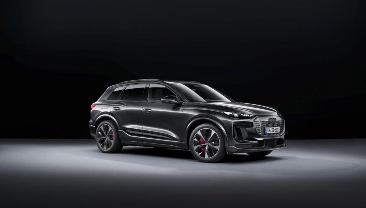Audi Q6 e-tron: caratteristiche, design, abitacolo, autonomia, versioni e prezzi - Foto 61 di 134