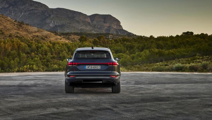 Audi Q6 e-tron: caratteristiche, design, abitacolo, autonomia, versioni e prezzi - Foto 31 di 134
