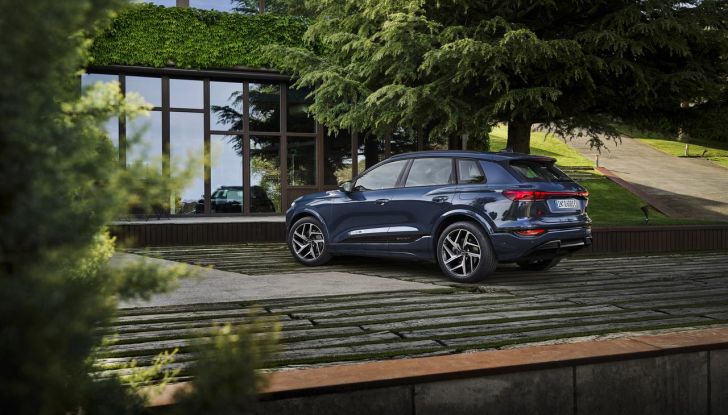 Audi Q6 e-tron: caratteristiche, design, abitacolo, autonomia, versioni e prezzi - Foto 22 di 134