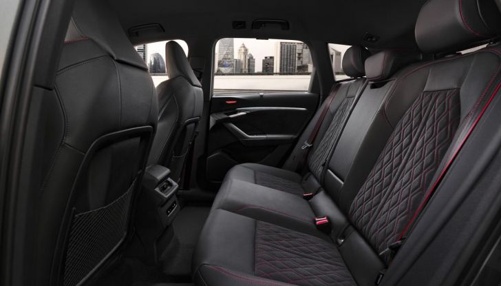 Audi Q6 e-tron: caratteristiche, design, abitacolo, autonomia, versioni e prezzi - Foto 72 di 134