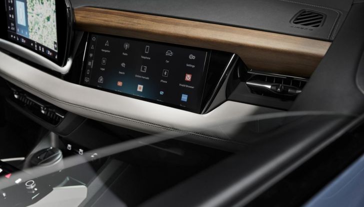 Audi Q6 e-tron: caratteristiche, design, abitacolo, autonomia, versioni e prezzi - Foto 119 di 134