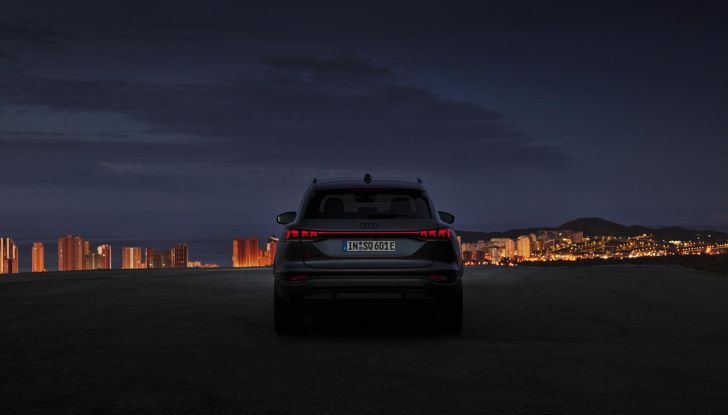 Audi Q6 e-tron: caratteristiche, design, abitacolo, autonomia, versioni e prezzi - Foto 93 di 134