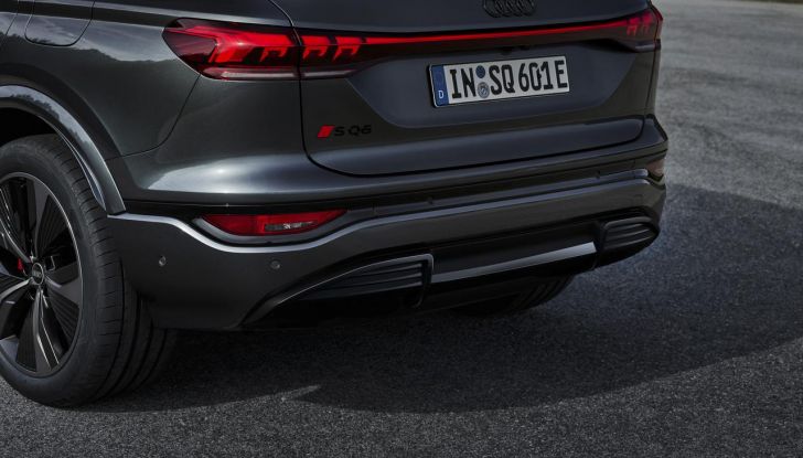 Audi Q6 e-tron: caratteristiche, design, abitacolo, autonomia, versioni e prezzi - Foto 85 di 134
